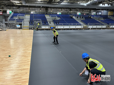 縱覽原創(chuàng)丨河北這家企業(yè)的團(tuán)隊正在巴黎為奧運會乒乓球、籃球館鋪地板,20日完工!