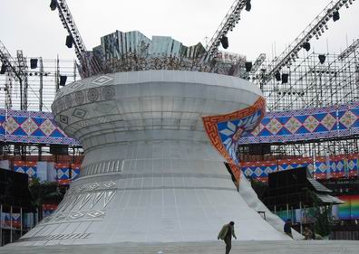 廣西民歌節(jié)開(kāi)幕式會(huì)場(chǎng)猶如 夢(mèng)幻工廠