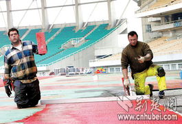 老外鋪設(shè)六城會田徑跑道